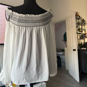 Laundry By Shelli Segal White Off-Shoulder Blouse
